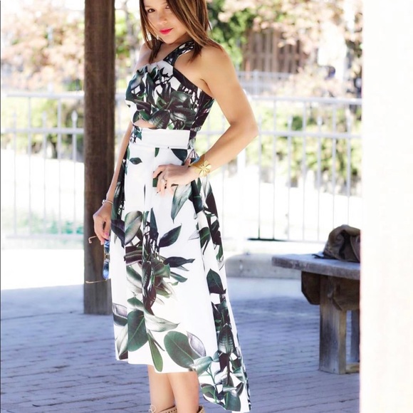 Dress - Picture 2 of 2